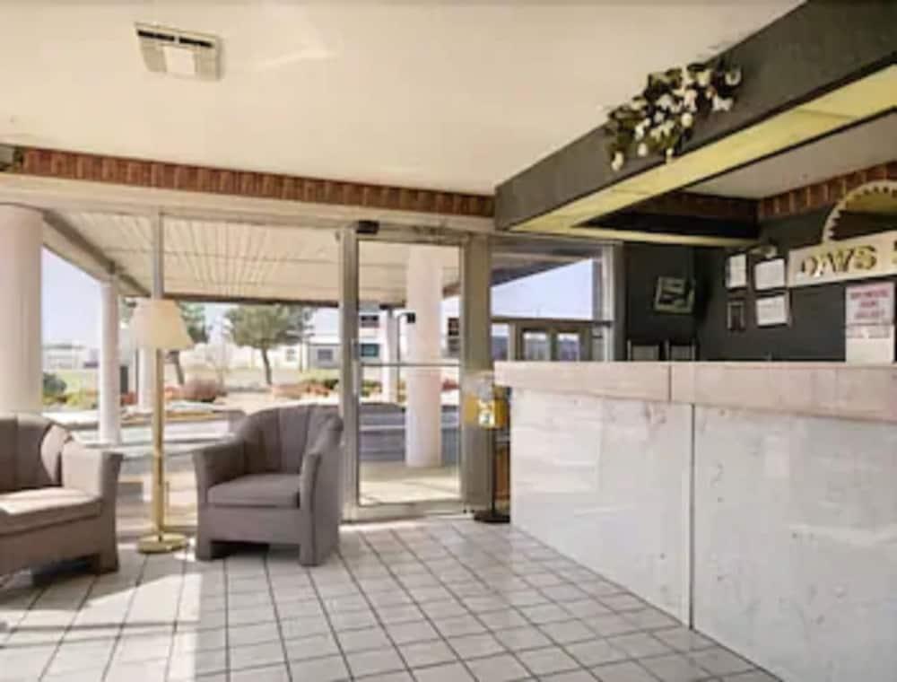Days Inn By Wyndham Greeneville Интерьер фото