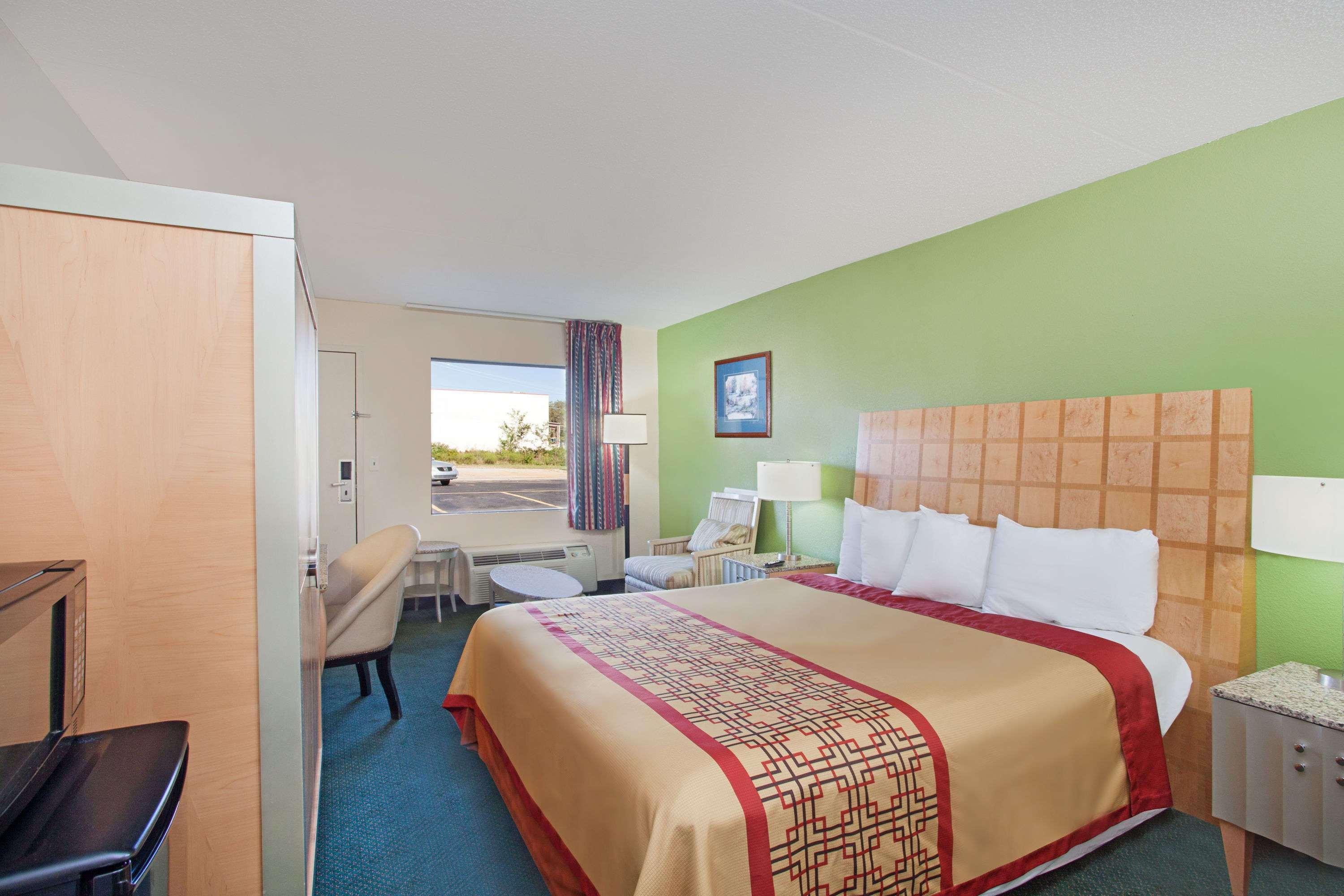 Days Inn By Wyndham Greeneville Экстерьер фото