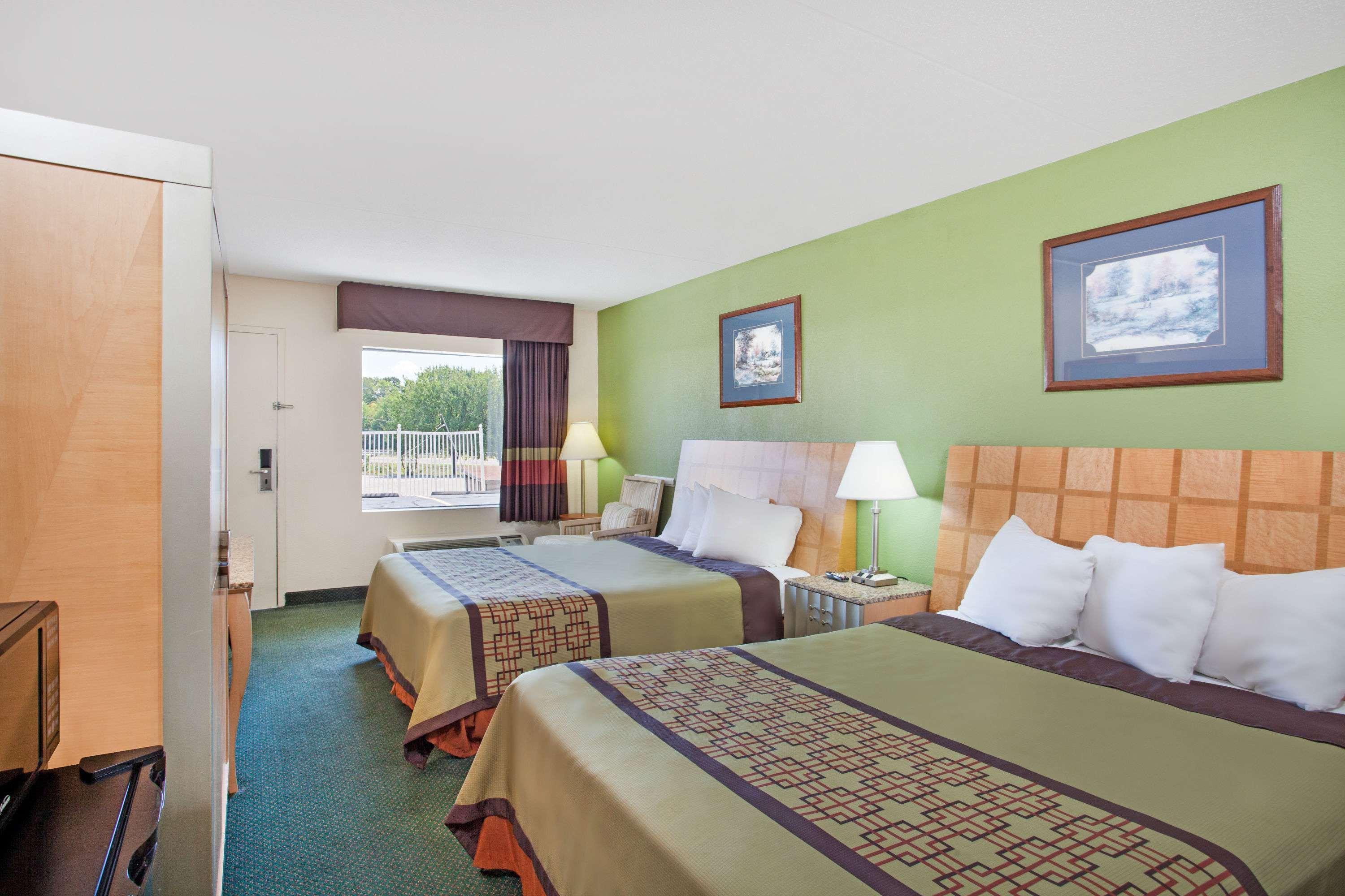 Days Inn By Wyndham Greeneville Экстерьер фото