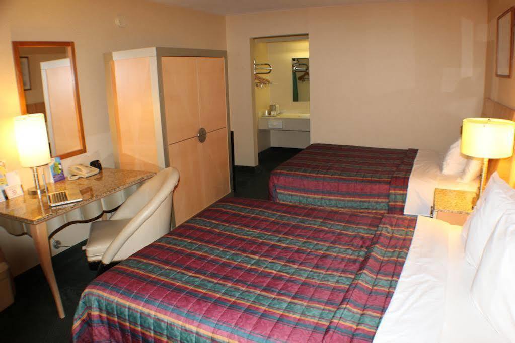 Days Inn By Wyndham Greeneville Экстерьер фото