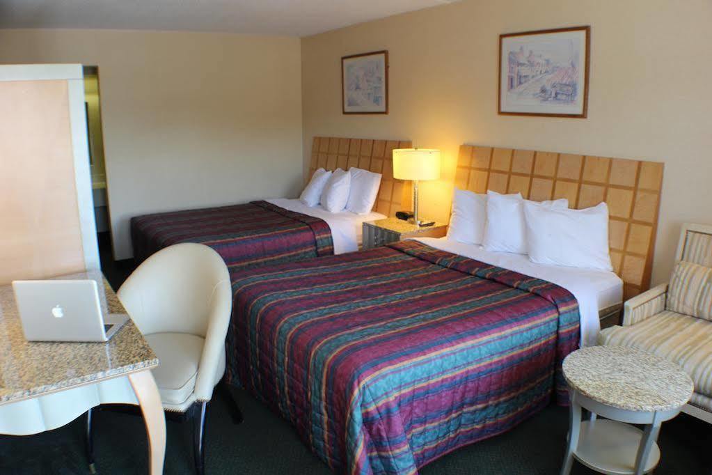 Days Inn By Wyndham Greeneville Экстерьер фото