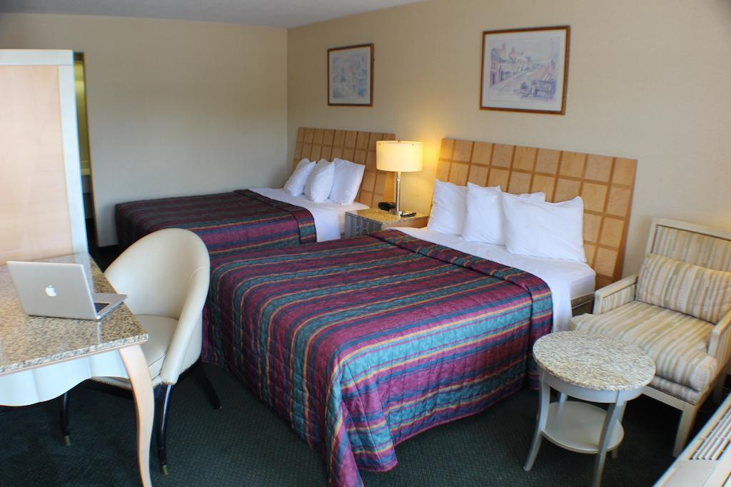 Days Inn By Wyndham Greeneville Номер фото